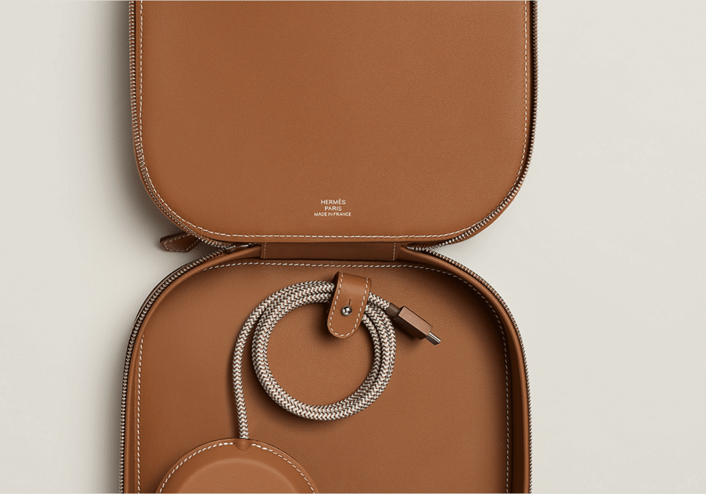 Hermès aduce luxul în tech